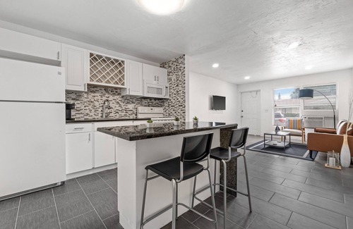 Palm Beach - West Palm Beach Casa | Luxury Beach Condo Getaway with fast Wifi
