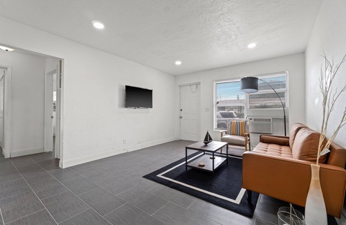 Palm Beach - West Palm Beach Casa | Luxury Beach Condo Getaway with fast Wifi