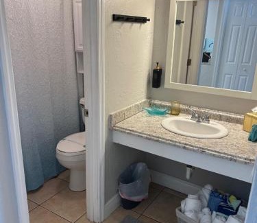 Daytona Beach Apartamento | Luxury Beach Condo with Pool and Tiki Bar!