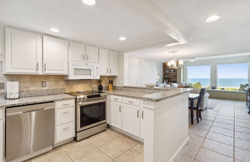 Fernandina Beach Condominio | Luxury Beach Front Condo in the Omni Resort Community with seasonally heated pool & panoramic view!
