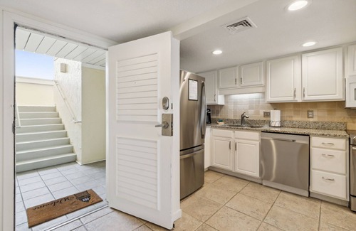 Fernandina Beach Condominio | Luxury Beach Front Condo in the Omni Resort Community with seasonally heated pool & panoramic view!
