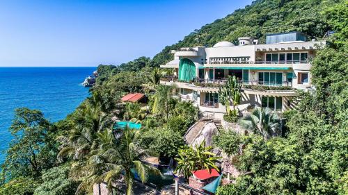 Boca de Tomatlán Villa | Luxury Beach Frontage Villa with amazing views for Rent