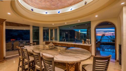Boca de Tomatlán Villa | Luxury Beach Frontage Villa with amazing views for Rent