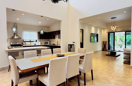 Playa Blanca Casa | Luxury beach home Rivera del Mar in Buenaventura