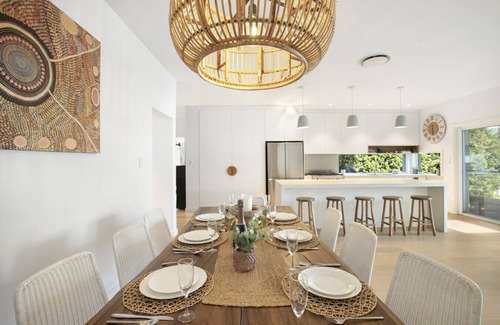 North Manly Apartamento | Sunlit Family Oasis with Pool Near to Manly Beach