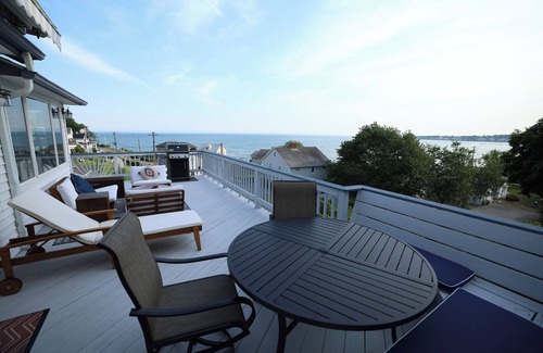 Niantic Casa | Luxury Beach House in Giants Neck Beach - Perfect for Large Families!