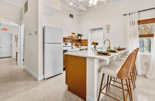 Indian Rocks Beach Cabaña | Luxury Beach Bungalow | Walk to Dining & Sunset