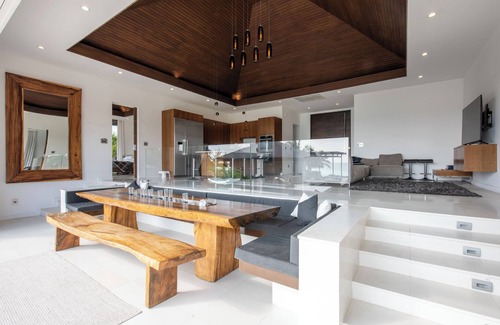 Governor's Harbour Casa | Luxury Beachfront Estate w/Htd Pool, Prime Banks Rd Location. Walk to Tippys!
