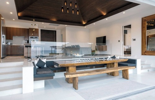 Governor's Harbour Casa | Luxury Beachfront Estate w/Htd Pool, Prime Banks Rd Location. Walk to Tippys!