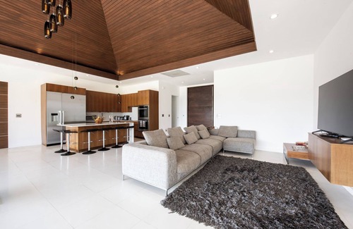 Governor's Harbour Casa | Luxury Beachfront Estate w/Htd Pool, Prime Banks Rd Location. Walk to Tippys!