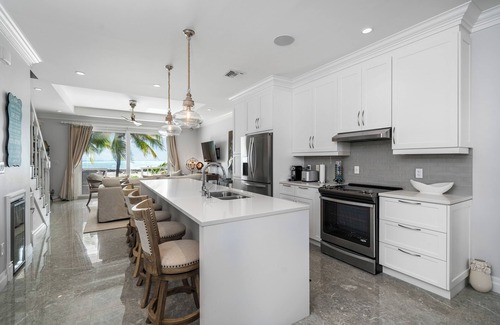 Nassau Casa | Luxury Beachfront 4-BR Villa in Palm Cay Gated Community