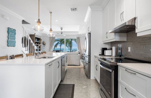 Nassau Casa | Luxury Beachfront 4-BR Villa in Palm Cay Gated Community