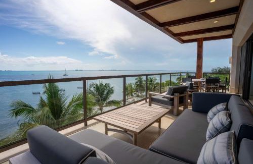 Isla Mujeres Apartamento | Luxury Beachfront 4BR Apartment in Isla Mujeres
