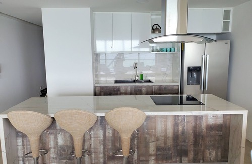 Salinas Condominio | Apartamento de Lujo Frente al Mar en Chipipe – Vistas y Servicios de Primera 🏖️