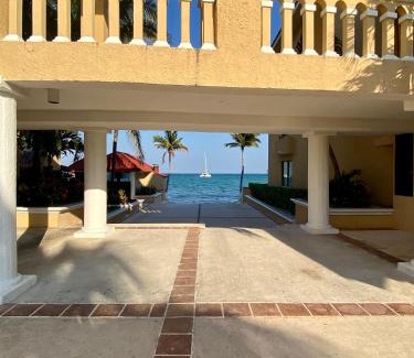 Puerto Juárez Apartamento | Luxury beachfront Apartment