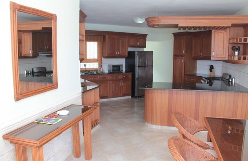 Playa Chiquita Apartamento | Condominio de lujo frente al mar con increíbles vistas al mar!