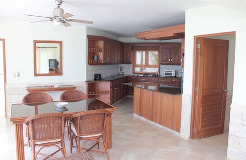 Playa Chiquita Apartamento | Condominio de lujo frente al mar con increíbles vistas al mar!