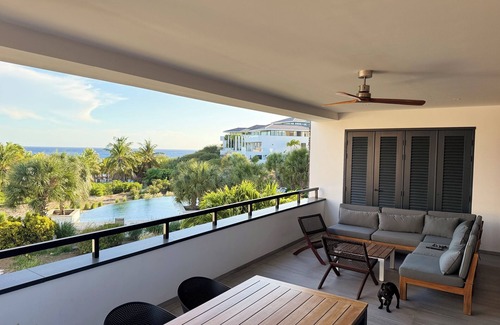 Willemstad Condominio | Luxury, Beachfront, Sea View, 2 BDR The Shore Blue Bay Beach and Golf Resort