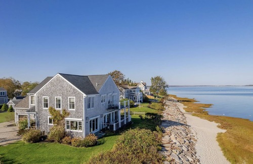 Barnstable Casa | LUXURY BEACHFRONT GETAWAY ON CAPE COD. "PET FRIENDLY"