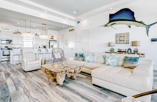 Port Bolivar Casa | Luxury | Beachfront | Hot Tub | Firepit & Tiki bar