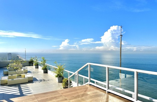 Hendala Condominio | Luxury beachfront condo with infinity pool near Colombo