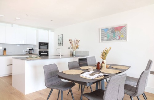 Cawsand Casa | Luxury beachfront maisonette with parking sleeps 6