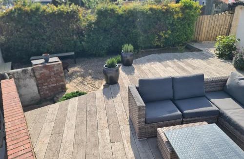 Exmouth Casa | Luxury beachfront property Cockles-Sea View-private parking for 2 cars-sleeps 10