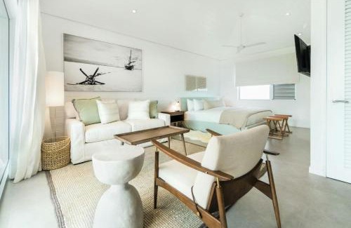 Leeward Settlement Villa | Luxury Beachfront Villa at Beach Enclave Long Bay