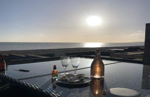 Pevensey Casa | Luxury Beachfront The Cozy Clam