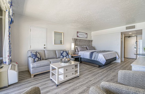 Myrtle Beach Complejo | Luxury Beachfront Condo w/ resort amenities, newly remodeled, direct ocean views