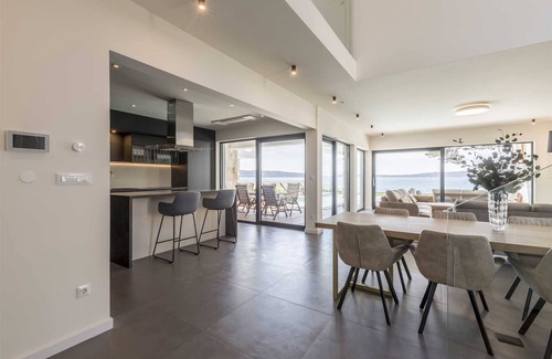 Kastela Villa | Villa de lujo frente al mar con piscina infinita