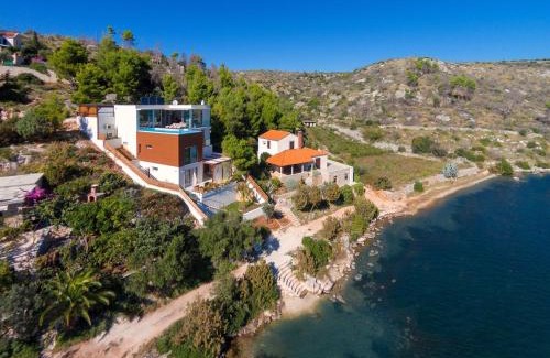 Lozisca Villa | Luxury Beachfront Villa Blue Star of Brac with private pool at the beach on Brac island - Bobovisca