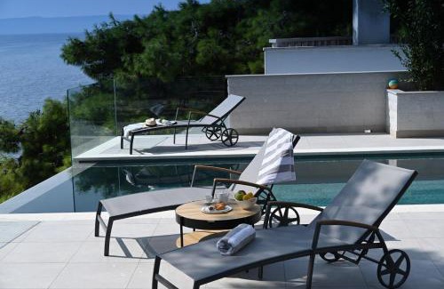 Selca Villa | Luxury Beachfront Villa White Bellezza with private pool at the beach on Brac island - Sumartin