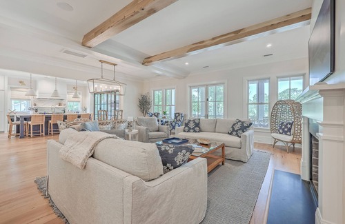Seabrook Island Casa | Luxury Beachhome Infinity Pool Chefs Kitchen Elevator Sleeps 14