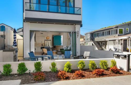 Huntington Beach Casa | Luxury Beachside Villa Steps to Sand and Beach