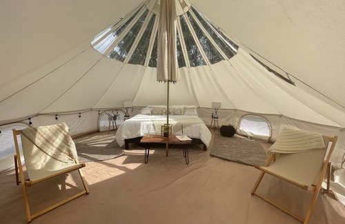 Mesick Alquiler De RV | Luxury Bell Tent on Lavender and Alpaca Farm