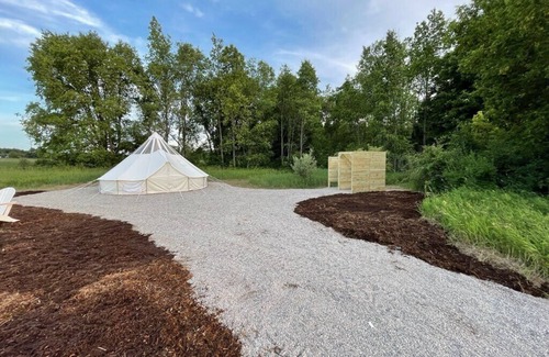 Mesick Alquiler De RV | Luxury Bell Tent on Lavender and Alpaca Farm