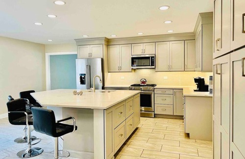 Fox Valley Casa | Luxury Bliss: Opulent 5BR/3.5BA Delightful Escape