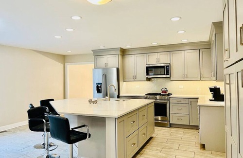 Fox Valley Casa | Luxury Bliss: Opulent 5BR/3.5BA Delightful Escape