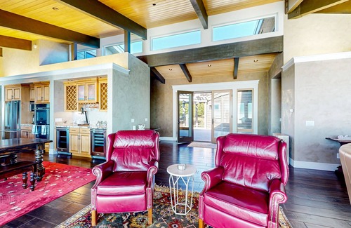 Gualala Casa | Luxury blufftop home with hot tub, wraparound deck, gourmet kitchen & ocean view