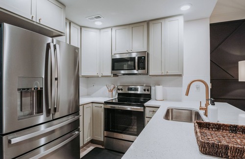 New Albany Casa | Luxury Bourbon Trail & Derby Stay.