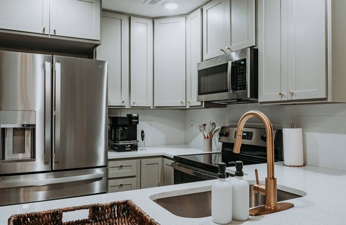 New Albany Casa | Luxury Bourbon Trail & Derby Stay.