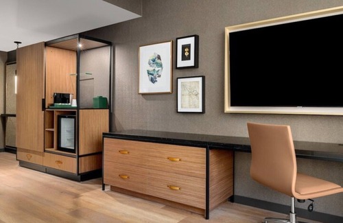 Downtown Vancouver Casa | Luxury boutique Rooms located in the heart of the Vancouver Waterfront Park