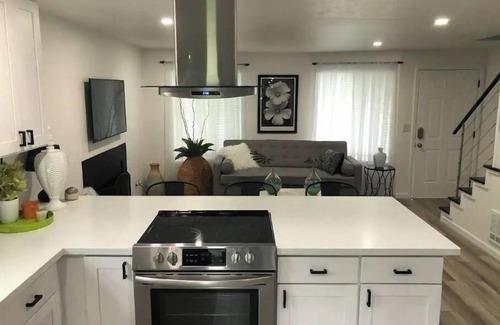 South Forest Park Casa | Luxury Brand New Remodeled 3 Bedroom Duplex!