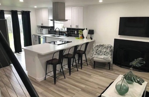 South Forest Park Casa | Luxury Brand New Remodeled 3 Bedroom Duplex!
