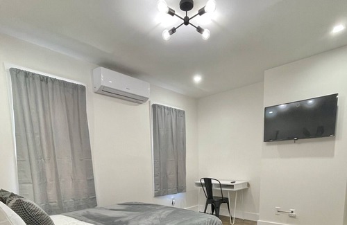 Ocean Hill Apartamento | Luxury Brooklyn Duplex with Backyard