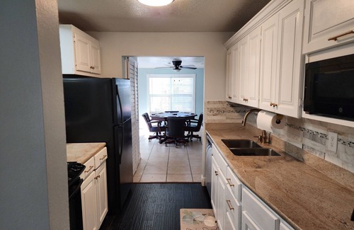 Biloxi Cabaña | Luxury Bungalow close to the Beaches, Entertainment & Casinos.