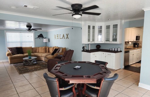 Biloxi Cabaña | Luxury Bungalow close to the Beaches, Entertainment & Casinos.