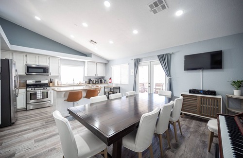 Green Valley Casa | Luxury by the strip 5 star home close to LVB and airport. Great family home.