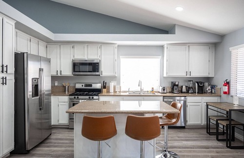Green Valley Casa | Luxury by the strip 5 star home close to LVB and airport. Great family home.